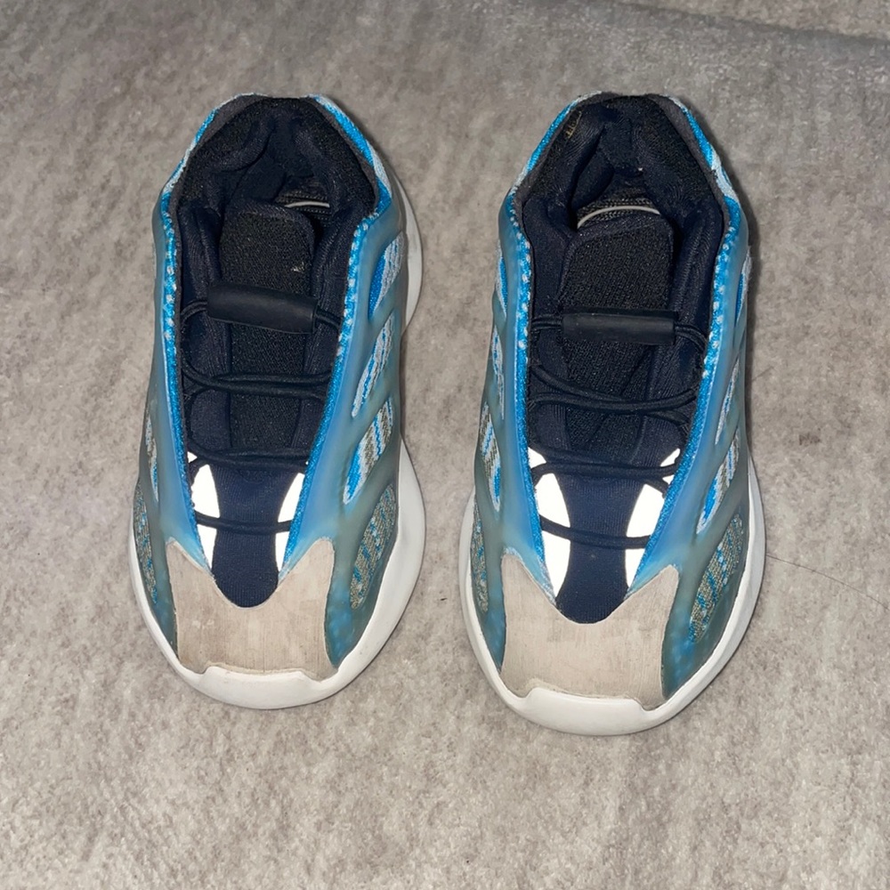 Yeezy 700 V3 toddler size 5c